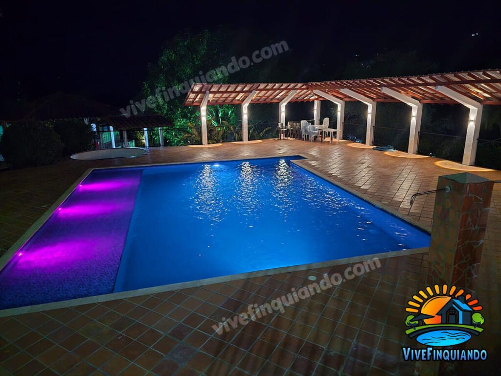 Piscina amplia de la finca 413 en alquiler en San Jerónimo